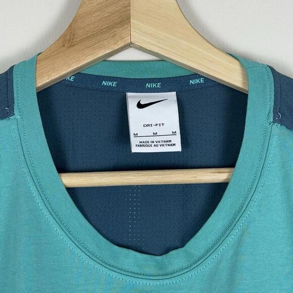 Nike Men's Dri-Fit training T-shirt size M Running Breathable Green Jogger Gym - Picture 6 of 7